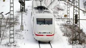 Deutsche Bahn bremst Züge wegen Schnee und Eis