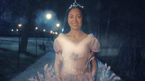 Der Prinz entflammt für die Vogelfrau