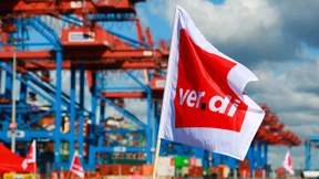 Verdi besteht auf Reallohnsicherung für alle Hafenarbeiter