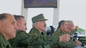 Lukaschenko droht für Putin