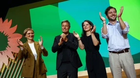 Grünen-Spitze plant Treffen mit Merz – Banaszak lädt zum Bier