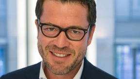 Guttenberg: Berlin muss hart auf Trump antworten