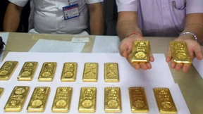 Goldbarren auf der Flugzeugtoilette