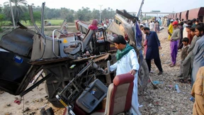 Mindestens 19 Tote bei Zugunfall