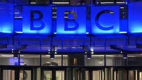 Jetzt will Trump zehn Milliarden, was macht die BBC?