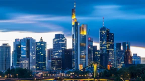 Corona-Stau am Banker-Aufzug