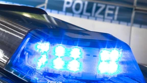 Mann verkleidet sich mit Gewehren – und löst Polizeieinsatz aus