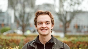 Neben dem Studium macht er Triathlon