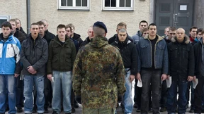 Verteidigungspolitiker offen für Pflichtdienst