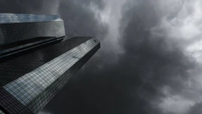 Aufseher erzwingen größeren Verlust der Deutschen Bank