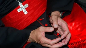 Obdachloser schwindelt sich als Kardinal durchs Land