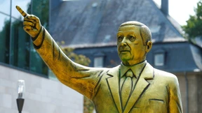 Goldene Erdogan-Statue sorgt für Ärger