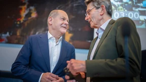 Kapitulation mit rotgoldenem Rand