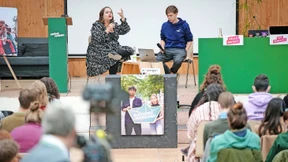 Jünger, linker, machtbewusster