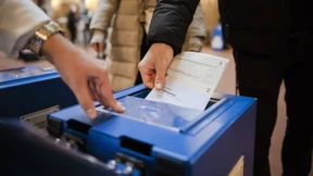 Schweizer stimmen für Covid-19-Gesetz