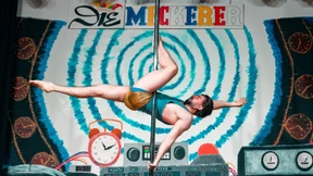 Damensitzung mit Sexspielzeug