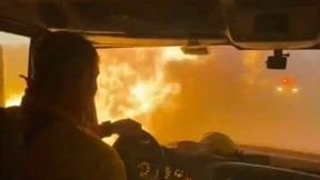 Feuerwehr filmt Flammen-Inferno in Nevada