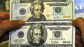 Unternehmen decken sich mit Dollar ein