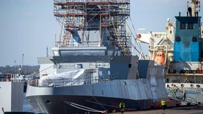 CDU-Politiker verteidigt Waffenlieferungen, Baerbock fordert Kontrollgesetz