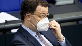 Spahn stimmt weiter auf harte Wochen ein