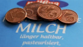 Aldi erhöht Preise - Milch und Apfelsaft werden teurer