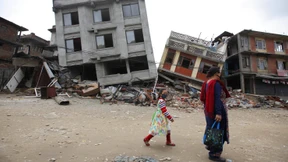 Retter finden noch vier Überlebende in den Trümmern