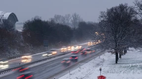 Eine Tote und viele Unfälle auf glatten Straßen