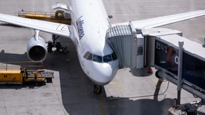 Lufthansa streicht weitere 2200 Flüge in Hauptferienzeit