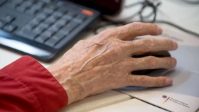 Ältere Deutsche finden kaum Arbeit? Stimmt nicht!