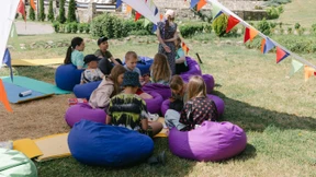 Strammstehen oder sprechen – zwei Sommerlager, zwei Wege durch den Krieg