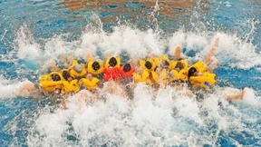 Eine Stewardess muss schwimmen können