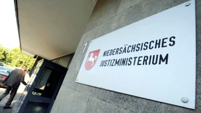 Richter soll Prüfungsfragen verkauft haben