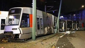 Straßenbahn in Düsseldorf entgleist