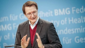 Lauterbach lässt Schwärzungen überprüfen