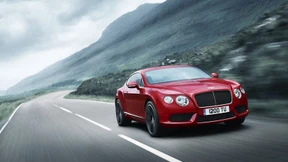 Junger und entschlossener Achtzylinder