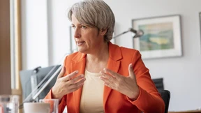 Kerstin Claus wirft EKD schleppende Aufarbeitung vor