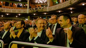 „Klebt euch lieber fest!“