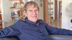 Er schreibt die Geschichte der zweiten Generation