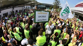 Flugbegleiter streiken lieber anonym