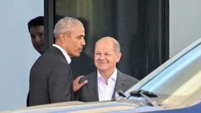 Obama lässt sich vom wohlgesonnenen zahlenden Publikum feiern