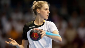 Deutsche Handball-Frauen streiten sich um eine Pizza 