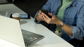 KI-Nutzer sparen fast zwei Stunden Arbeitszeit pro Woche