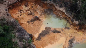 Illegale Goldsucher tauschen Gold gegen Corona-Impfstoff