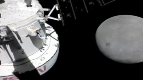 Unbemannter Flug um den Mond