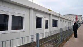Erste Containeranlage für Flüchtlinge eröffnet