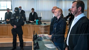 Zeugen berichten von Waffenarsenal des Halle-Attentäters