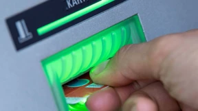 Wilde Geldautomaten blockieren Hauseingänge