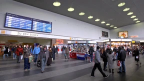 Mann attackiert Zeugen Jehovas im Würzburger Hauptbahnhof