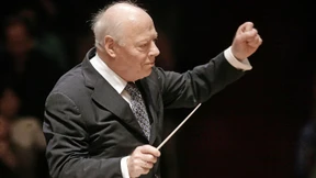 Charakterkopf am Pult