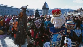 Schweizer Fastnacht mit Guggenmusiken und Maschgeraden